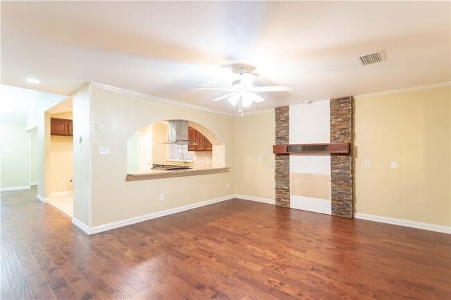 Building Photo - 310 Overland Dr