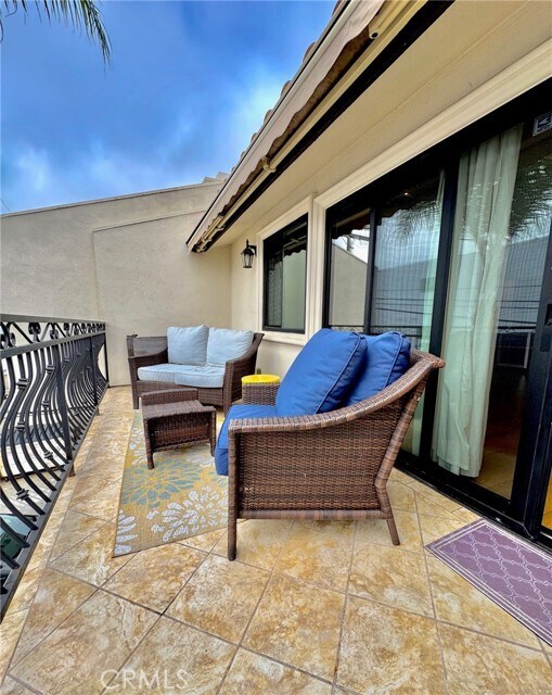 Building Photo - 1301 S Catalina Ave