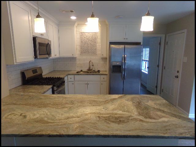 Building Photo - 525 S Oak St