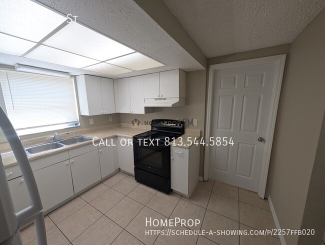 Building Photo - 5834 Pine St