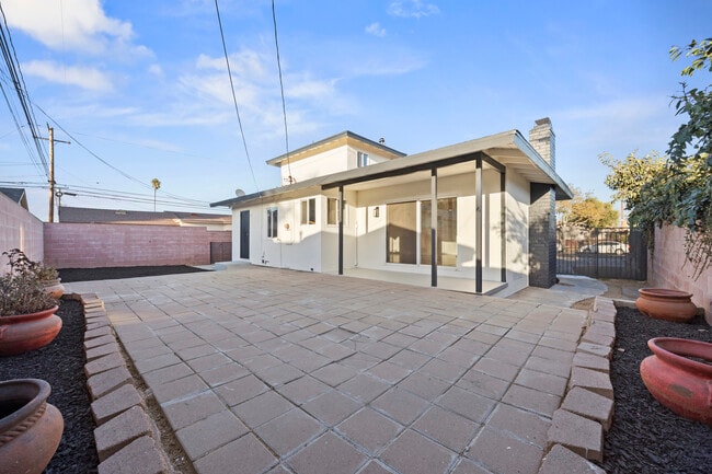 Building Photo - 13205 Casimir Ave