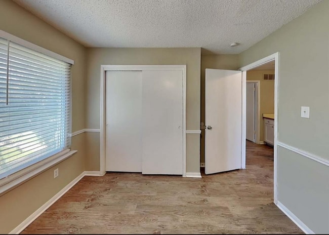 Building Photo - 8108 Devon Ct