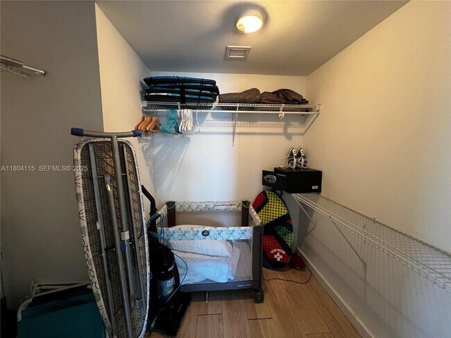 Building Photo - 2600 E Hallandale Beach Blvd