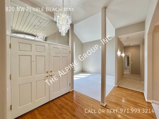 Building Photo - 820 NW Pebble Beach Way