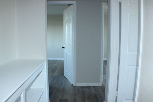 Building Photo - Beautiful Rental with Fireplace, Granite Counters & Relaxing Backyard