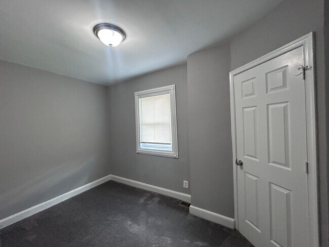 Building Photo - Baltimore - 4 Bedrooms and 2 baths Available!