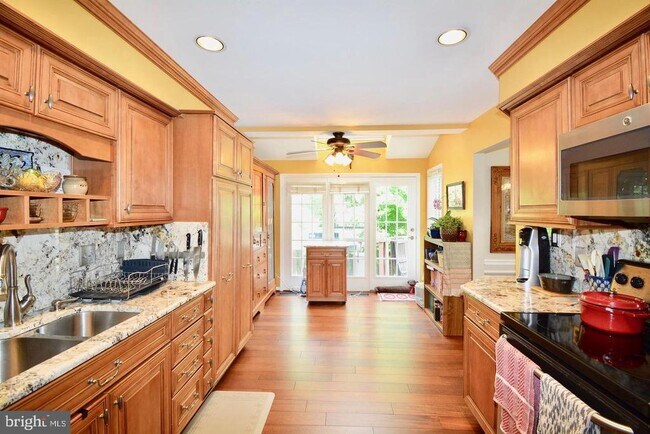 Building Photo - 6153 Summer Park Ln