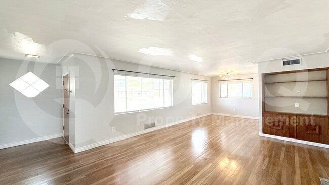Building Photo - 2212 E La Mirada St