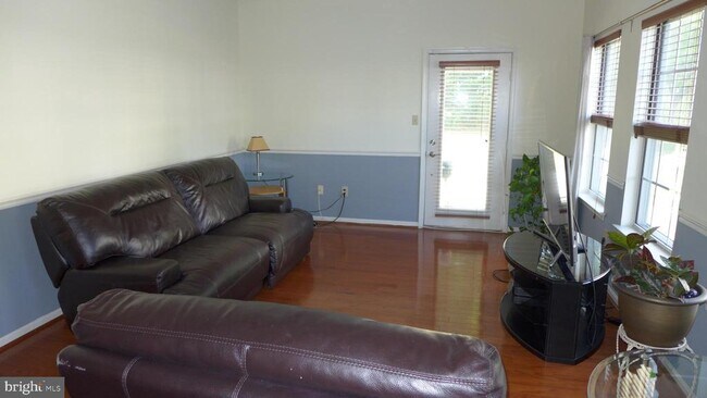Building Photo - 1426 Nutwood Ct