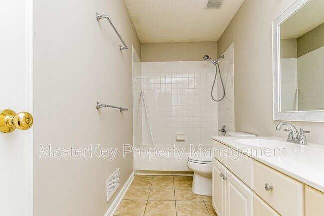 Building Photo - 105 Woodshire Ln