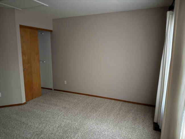 Building Photo - 9302 Wolfe Dr