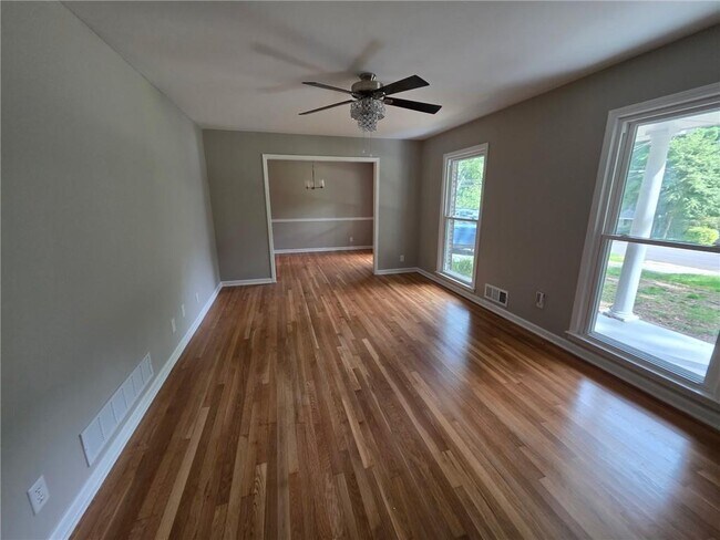 Building Photo - 4886 Candlewood Ln