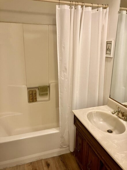 Bathroom - 3548 Gladiola Dr