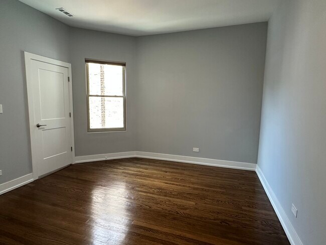 Building Photo - 4714 N Talman Ave