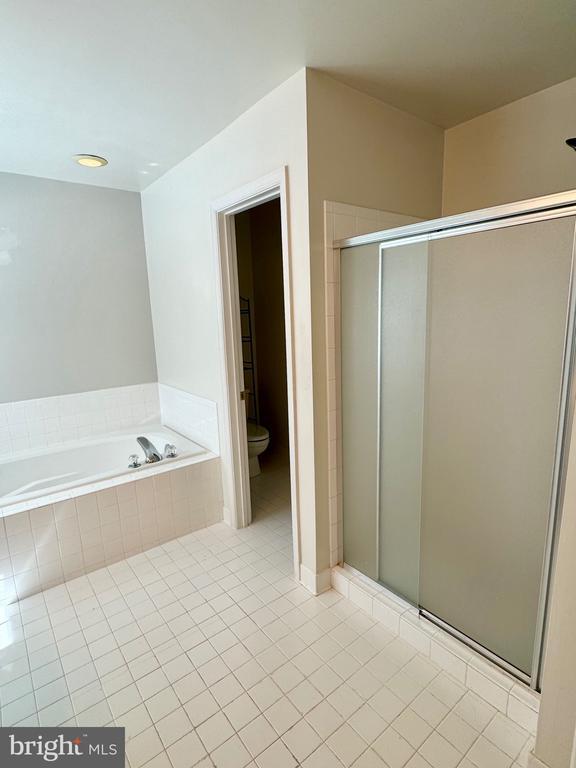 Building Photo - 805 Winterberry Dr