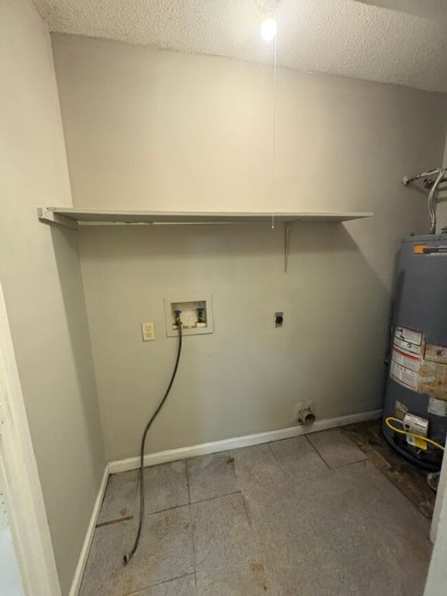 Building Photo - Renovated 3 Bedroom 2 Bath Home for Rent!