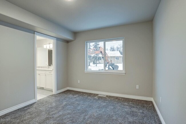Building Photo - Live in luxury and style in this new, modern 4 bedroom home with upgraded everything, mountain vi...