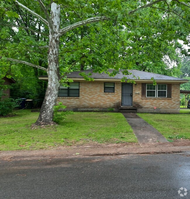 Building Photo - 3 Bedroom home