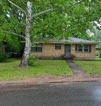 Building Photo - 3 Bedroom home