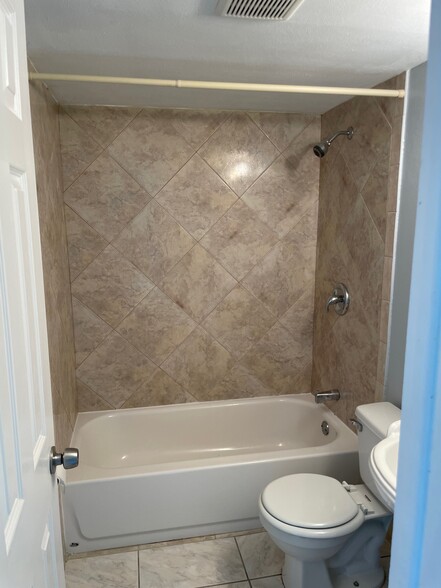 Bathroom - 140 Minna Ln