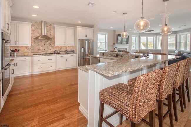 Building Photo - 352 31st St S