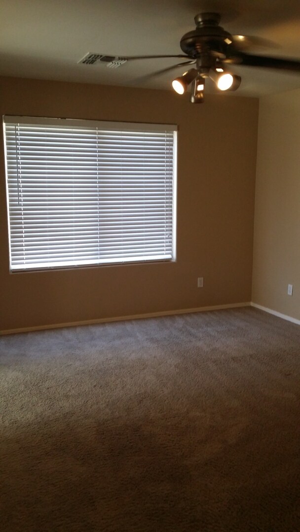 Building Photo - Rita Ranch Beauty ready for Move In Today! 4 bedroom 2 bath Home all Updated!