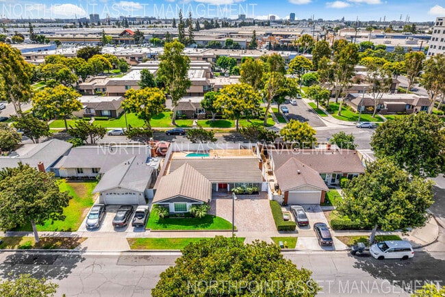 Building Photo - Brand New Remodel – Stunning Pool Home wit...