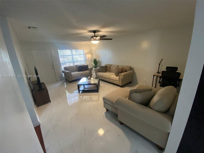 Building Photo - 1740 NE 56th St