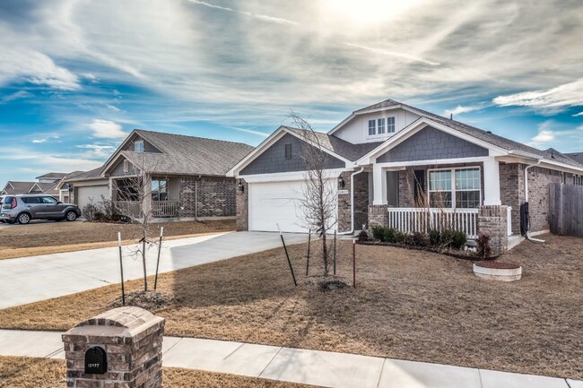 Building Photo - Stunning home in Choctaw