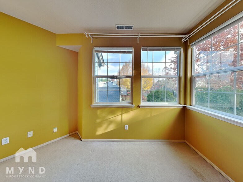 Building Photo - 1723 NE Ashberry Dr