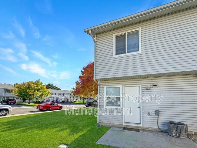 Building Photo - 254 Elbridge St E