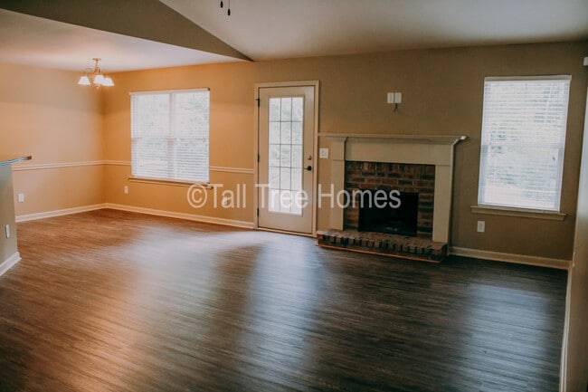 Building Photo - 635 Hope Way