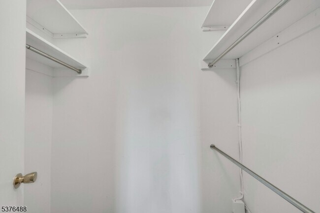 Building Photo - 1 Claridge Dr