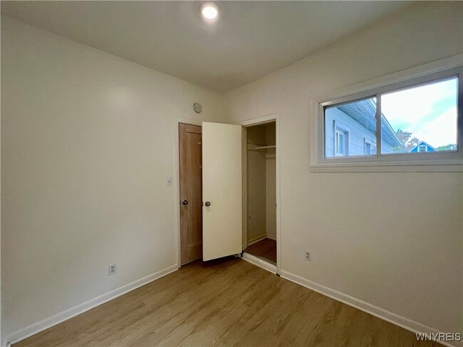Building Photo - 15 Abbottsford Pl