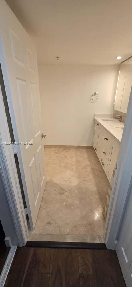 Building Photo - 509 E Sheridan St