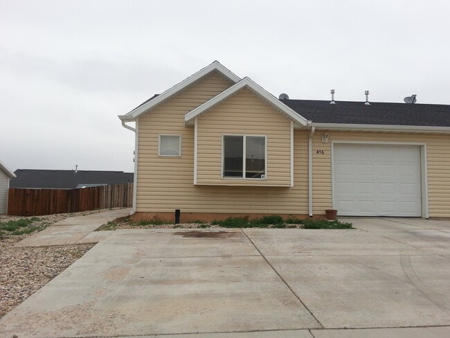 Primary Photo - 3 Bedroom, 2 Bathroom Twin Home in Cedar W...