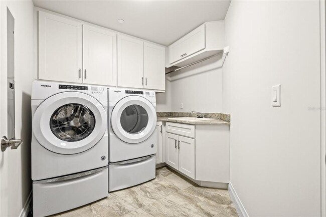 Building Photo - 795 Collany Rd