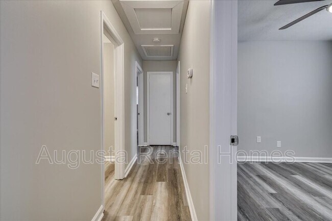 Building Photo - 3603 Columbine Dr