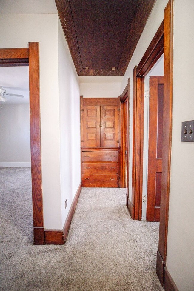 Building Photo - Spacious and Beautidul Four Bedroom Home!