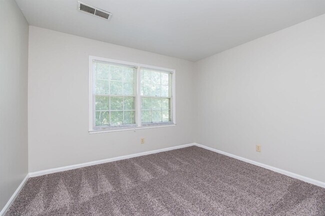 Building Photo - 3736 Camelot Dr
