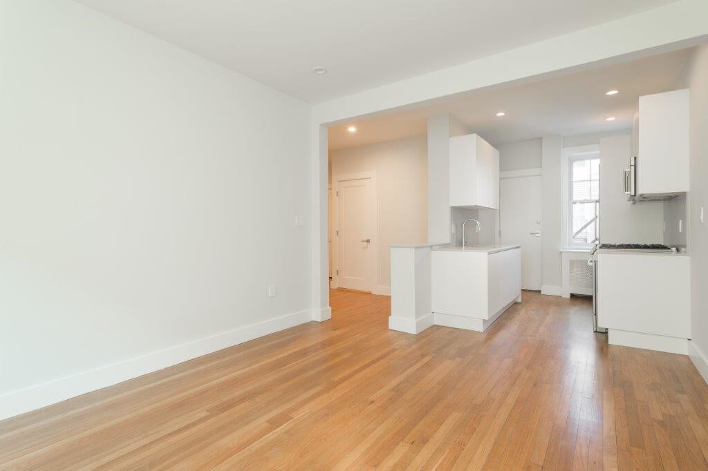 Building Photo - 19 A Forest St