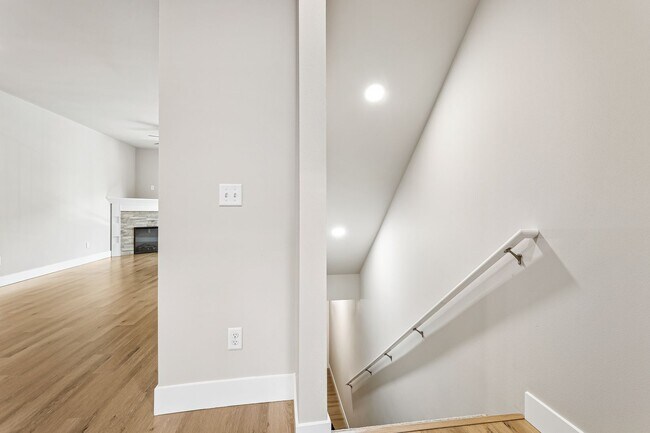 Building Photo - Brand New Townhouse in Yakima!