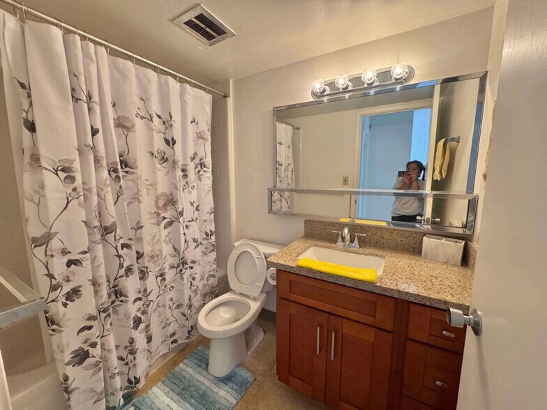 Building Photo - 98-729-729 Moanalua Loop