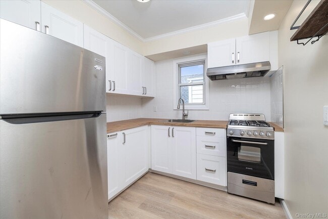 Building Photo - 19 Daley Pl