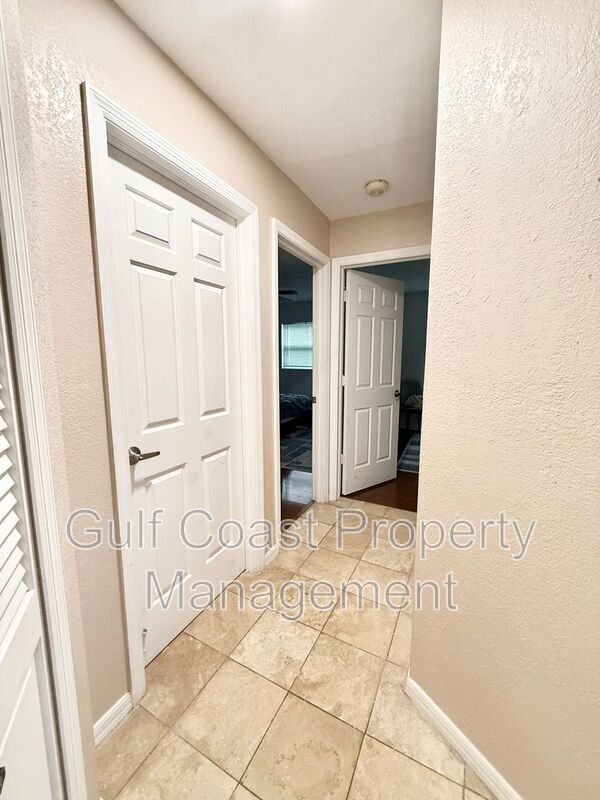 Building Photo - 2436 Abscott St