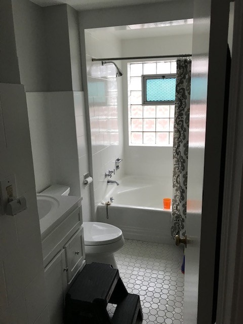 Full bathroom - 435 N Oak Park Ave