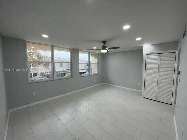 Building Photo - 3865 W 9th Ave