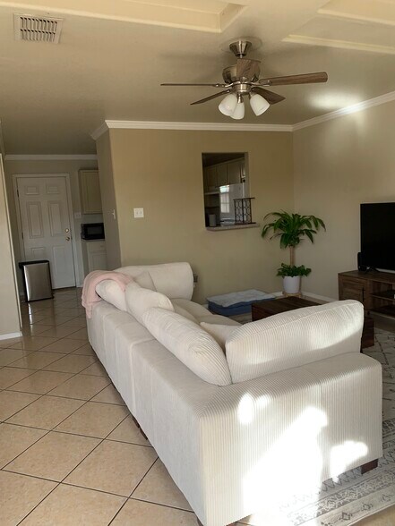 Building Photo - 121 Ramon Cardenas Dr