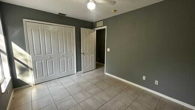 Building Photo - Charming and Spacious Single-Family Home