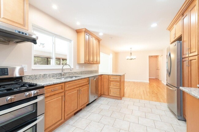 Building Photo - 3672 Middlebury Ln